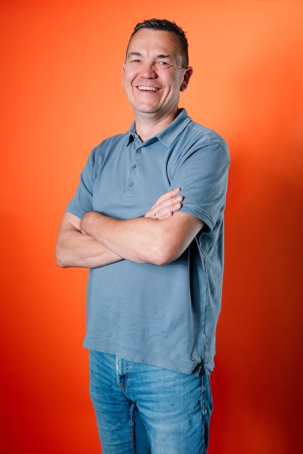 Jasper_oranje_600x900.jpg